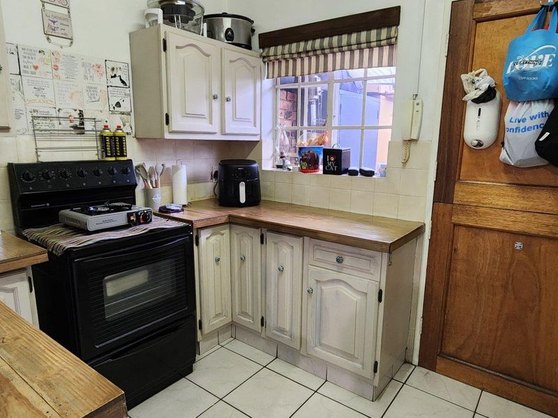 Townhouse For Sale in Silverton, Pretoria - Photo 2