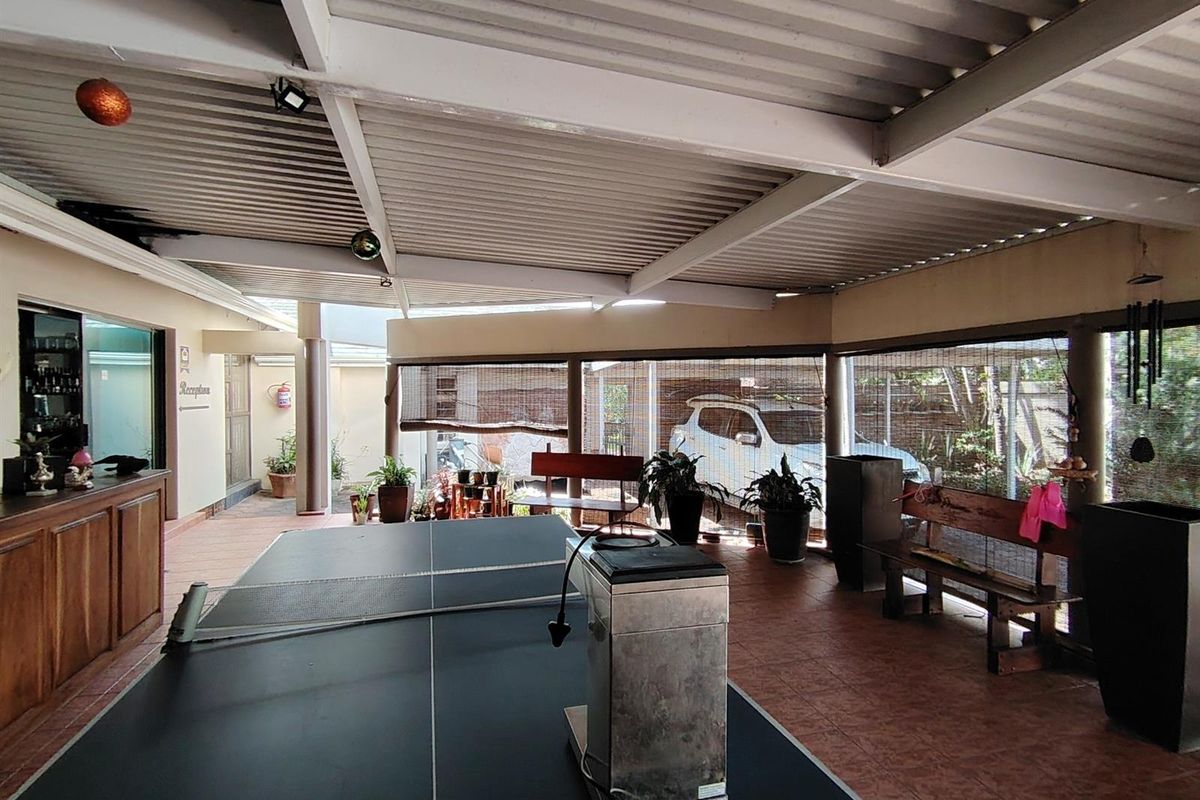 Where collaborative space meets private retreat - Photo 2