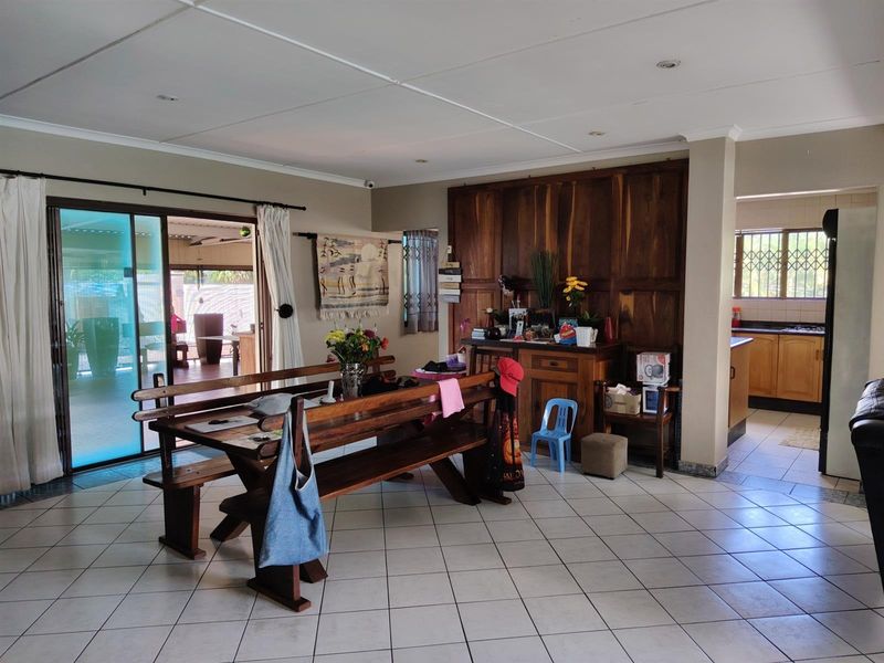 Where collaborative space meets private retreat - Photo 8