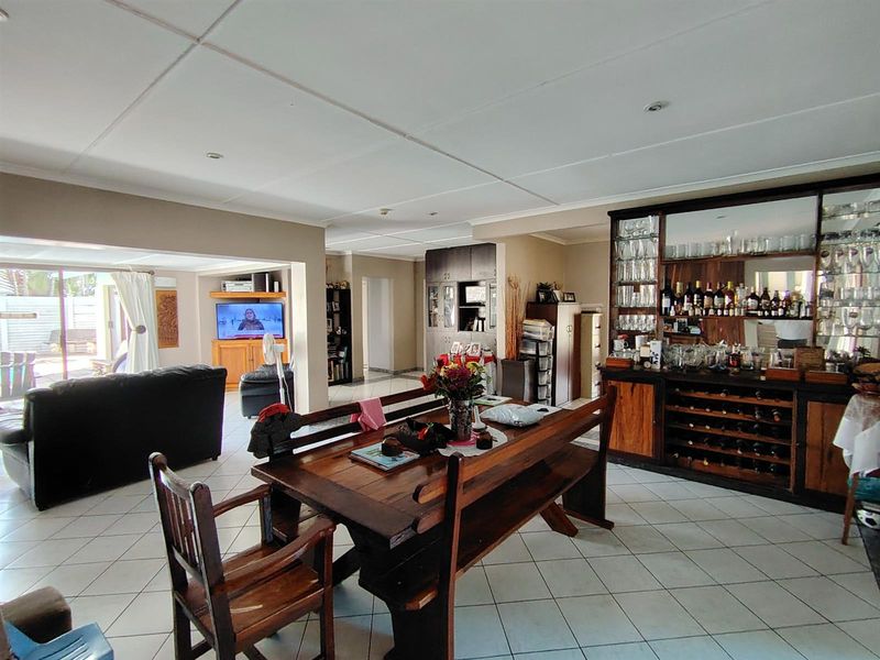 Where collaborative space meets private retreat - Photo 4