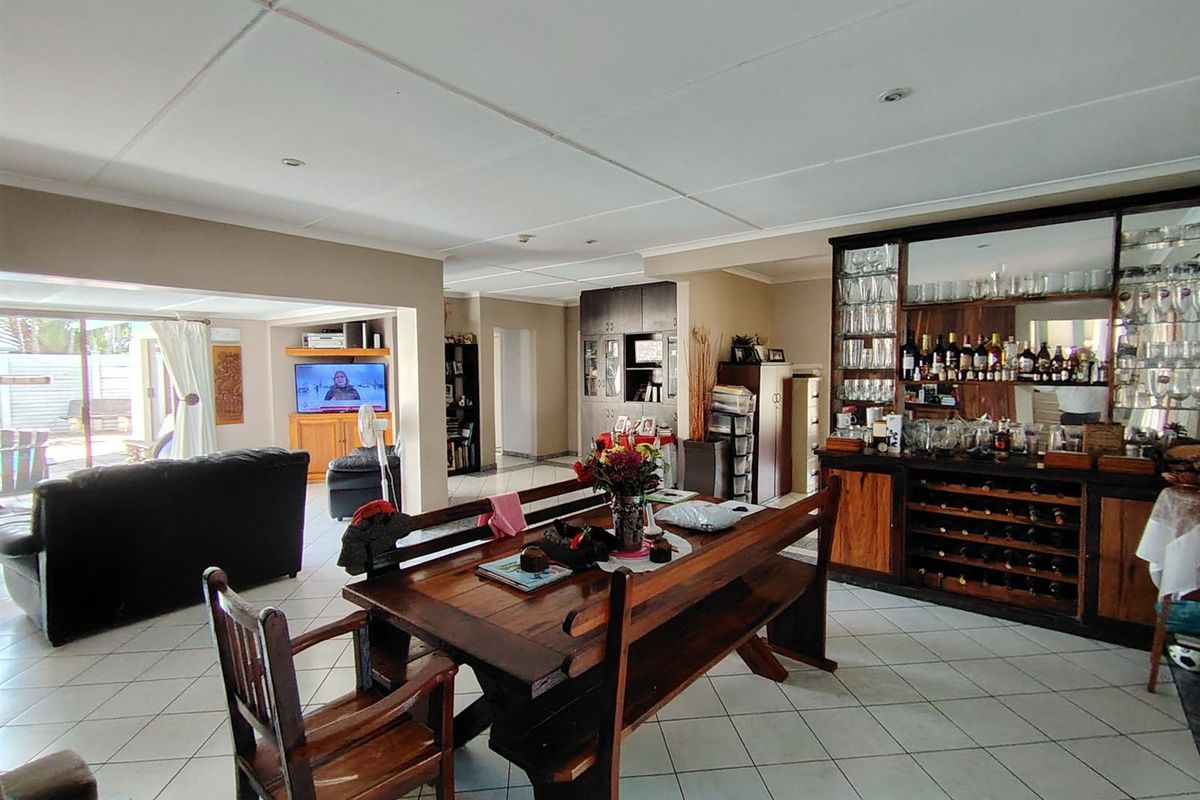 Where collaborative space meets private retreat - Photo 4