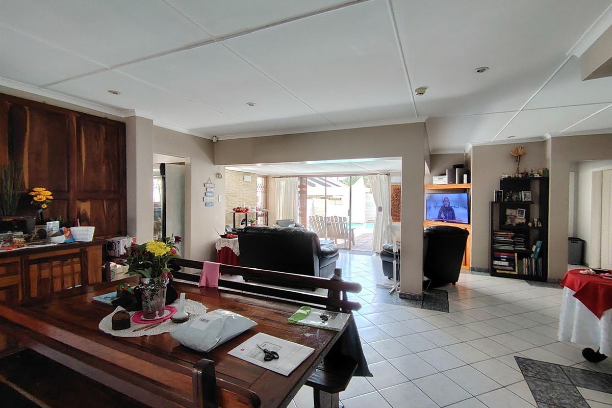 Where collaborative space meets private retreat - Photo 3