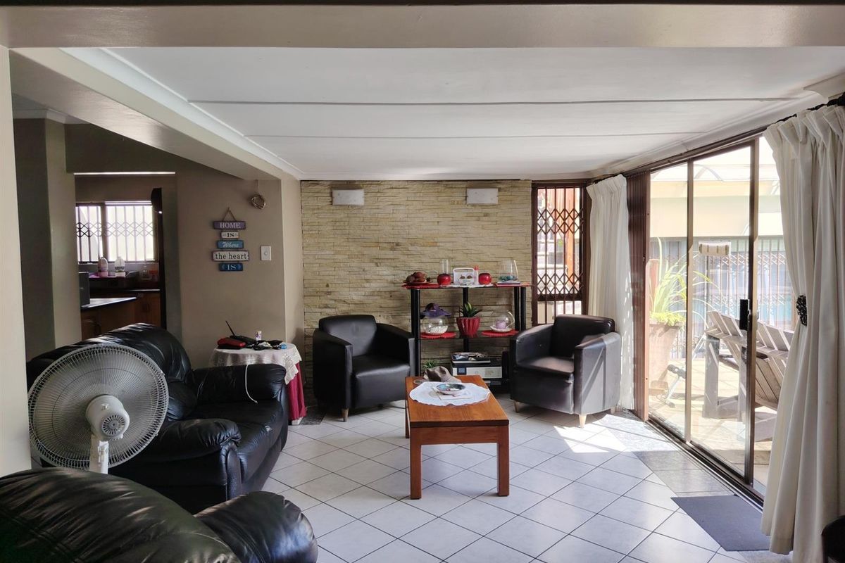 Where collaborative space meets private retreat - Photo 5