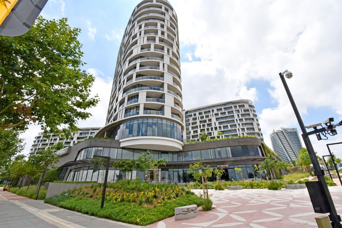 1 Bedroom - 1 Bath Fully Furnished Penthouse Apartment For Sale Ellipse -  Waterfall, Midrand - Photo 2