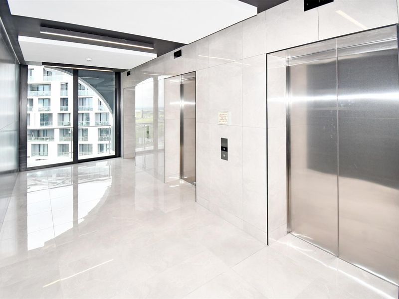 1 Bedroom - 1 Bath Fully Furnished Penthouse Apartment For Sale Ellipse -  Waterfall, Midrand - Photo 5