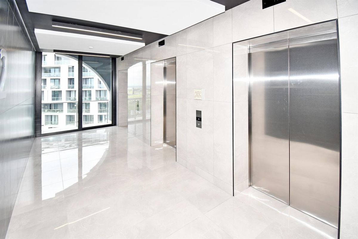 1 Bedroom - 1 Bath Fully Furnished Penthouse Apartment For Sale Ellipse -  Waterfall, Midrand - Photo 5