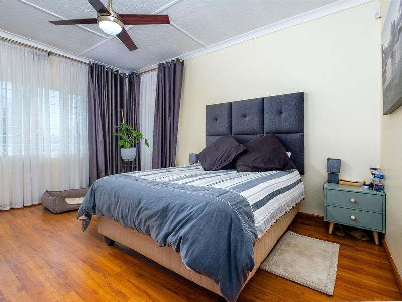 3 Bedroom House For Sale in Silverfields, Roodepoort - Photo 9