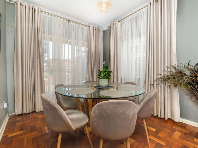 3 Bedroom House For Sale in Silverfields, Roodepoort - Photo 6