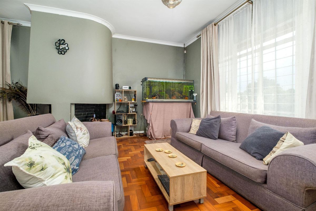 3 Bedroom House For Sale in Silverfields, Roodepoort - Photo 5