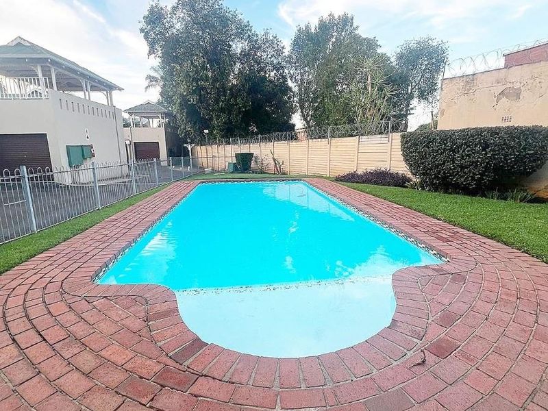 First-Floor Apartment in Knightbridge Complex - Photo 8