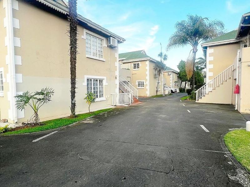 First-Floor Apartment in Knightbridge Complex - Photo 3