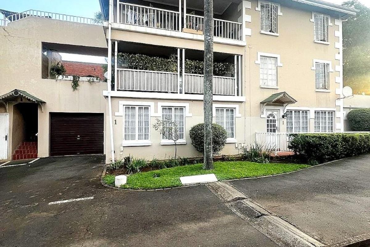 First-Floor Apartment in Knightbridge Complex - Photo 2
