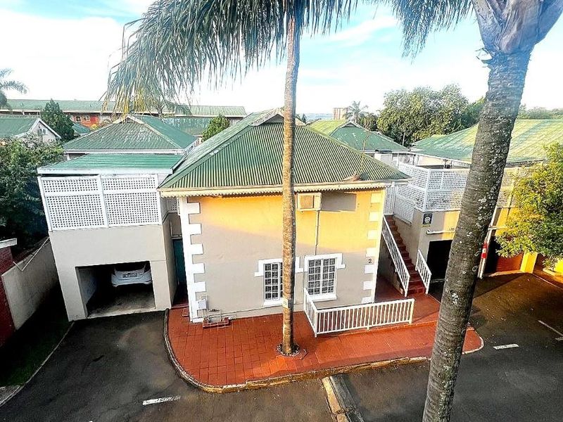 First-Floor Apartment in Knightbridge Complex - Photo 4