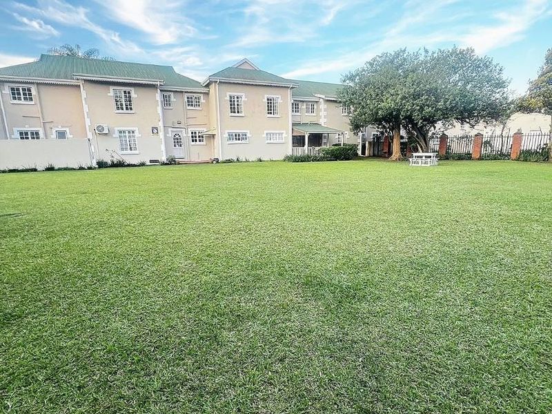 First-Floor Apartment in Knightbridge Complex - Photo 5
