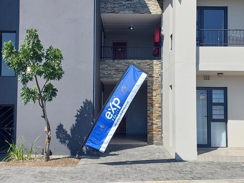 Renovated, lovely 3 bedroom apartment in Parklands North Blouberg Western Cape - Photo 2