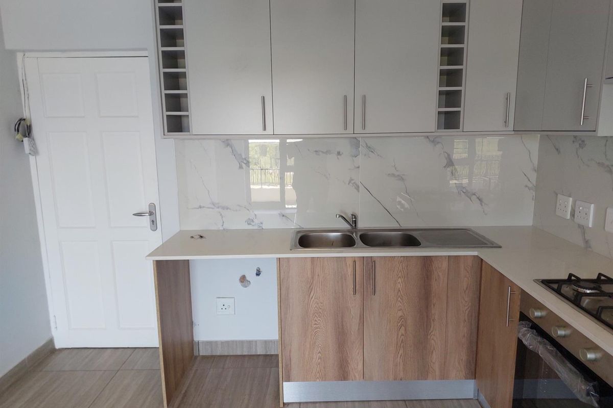 Renovated, lovely 3 bedroom apartment in Parklands North Blouberg Western Cape - Photo 5