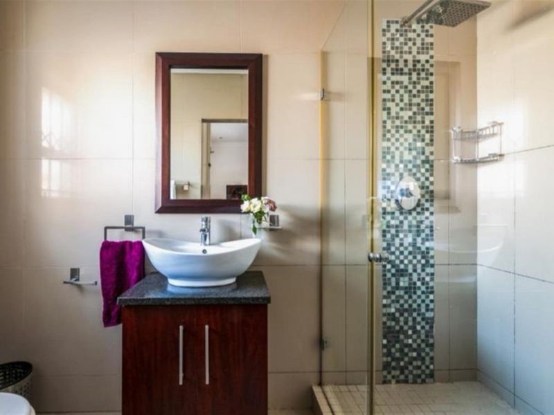 Great Investment Opportunity!!! 3 X 1 Bedroom Apartment block within 100m from Strand Beach!!! - Photo 9