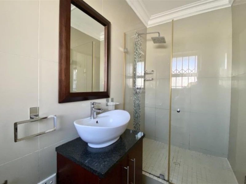 Great Investment Opportunity!!! 3 X 1 Bedroom Apartment block within 100m from Strand Beach!!! - Photo 10