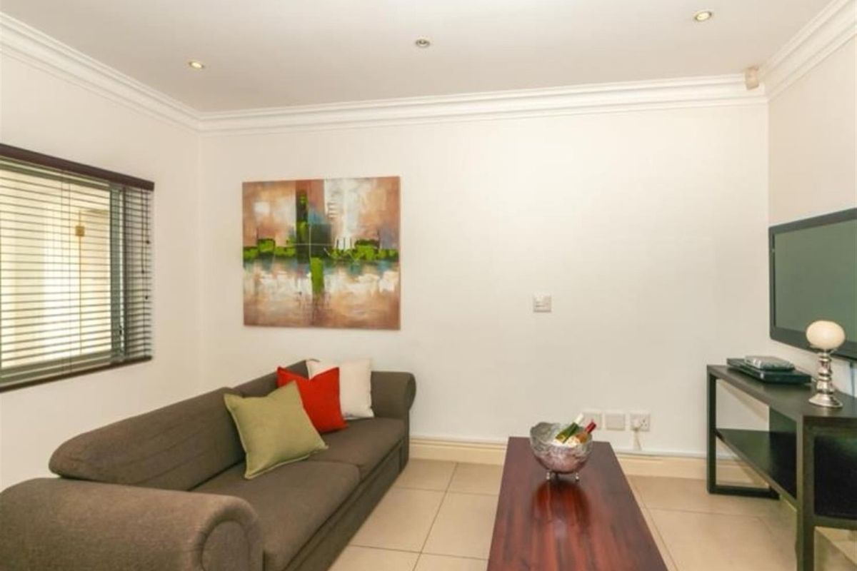 Great Investment Opportunity!!! 3 X 1 Bedroom Apartment block within 100m from Strand Beach!!! - Photo 5