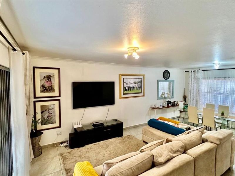 Secure, Energy-Efficient 3-Bedroom Duplex - Ideal for Long-Term Living | Available 1May - Photo 10