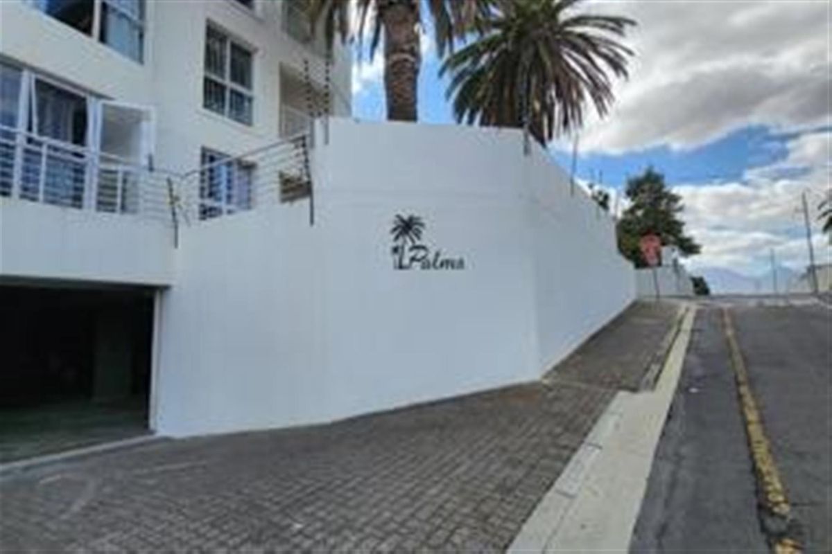 64 sqm upmarket Apartment near beach front in Strand - Photo 2