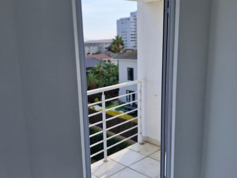 64 sqm upmarket Apartment near beach front in Strand - Photo 4