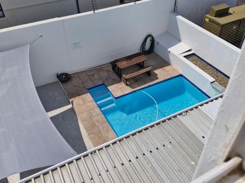 64 sqm upmarket Apartment near beach front in Strand - Photo 5