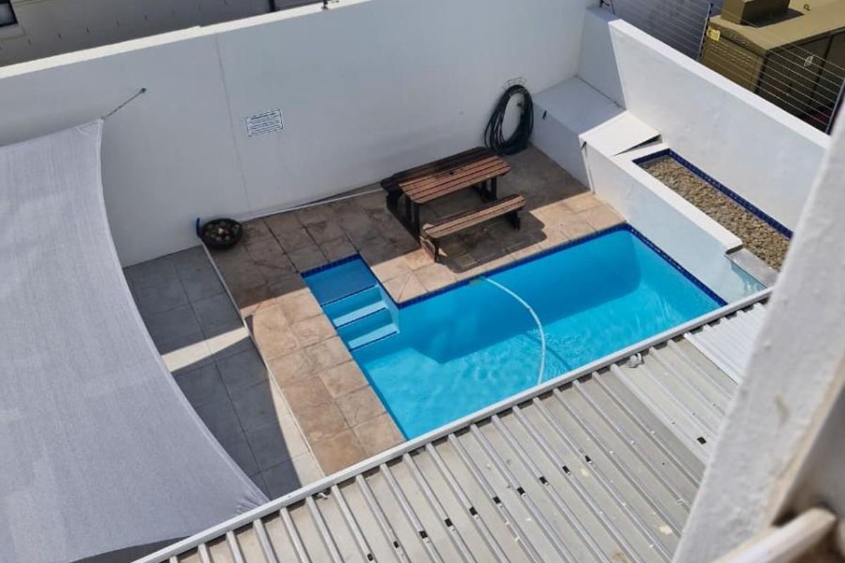 64 sqm upmarket Apartment near beach front in Strand - Photo 5