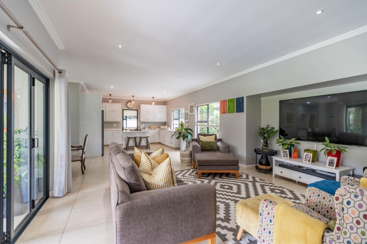 3 Bedroom Townhouse For Sale in Cotswold Downs Golf and Country Estate - Photo 4