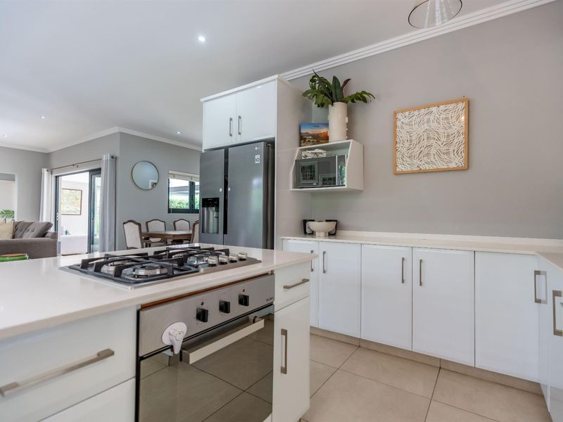 3 Bedroom Townhouse For Sale in Cotswold Downs Golf and Country Estate - Photo 10