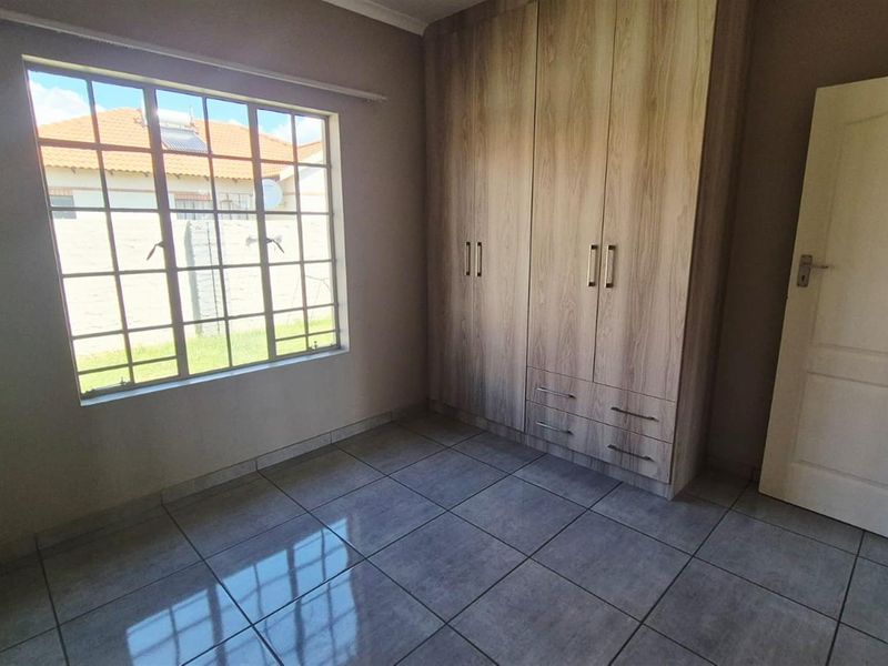 Three Bedroom House avaialble in Hex Rivier Lifestyle Estate - Photo 6