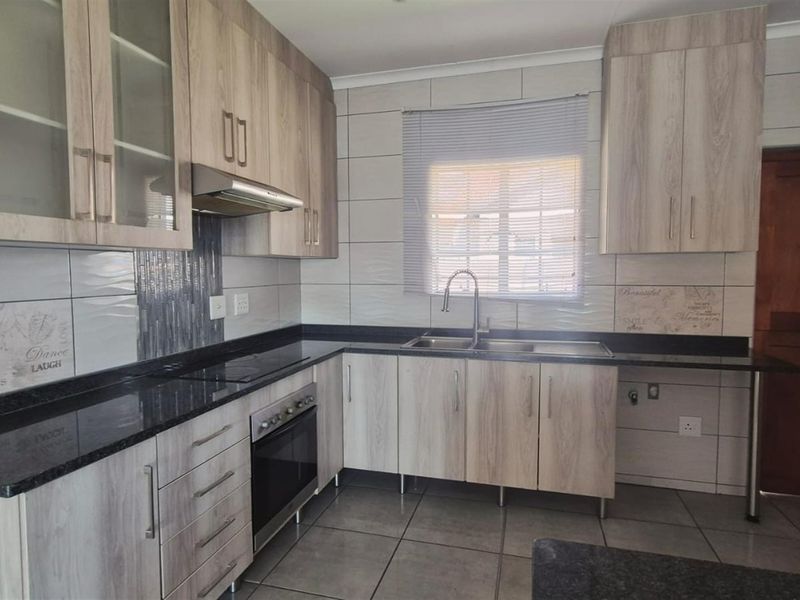 Three Bedroom House avaialble in Hex Rivier Lifestyle Estate - Photo 4