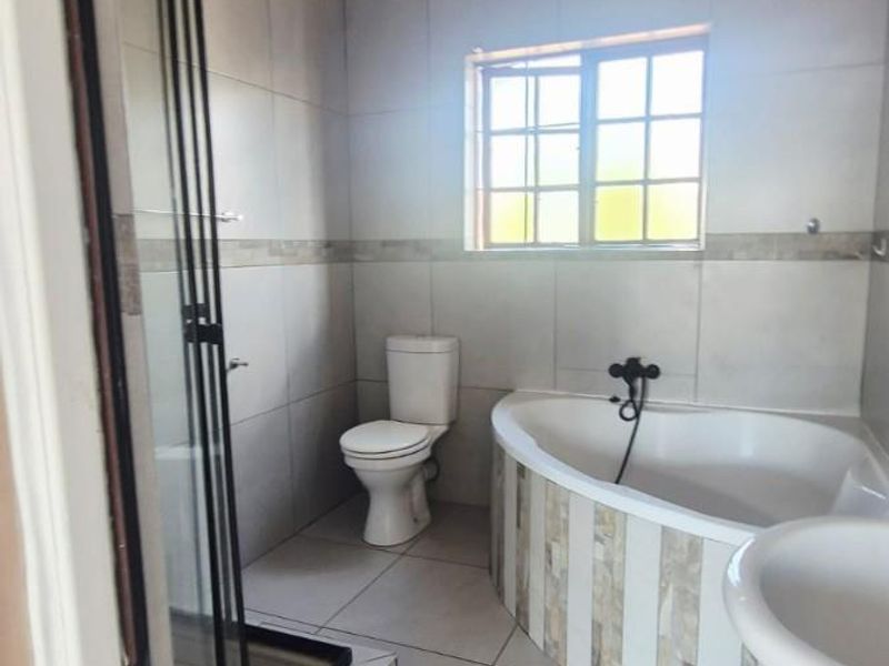 House To Rent in Cashan Komatie rivier, Rustenburg, North West - Photo 8