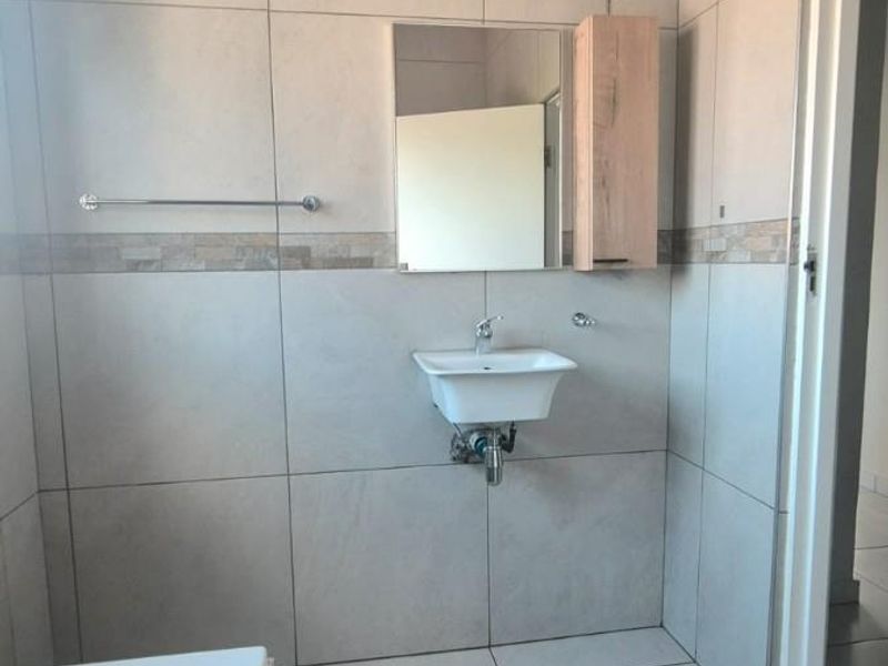 House To Rent in Cashan Komatie rivier, Rustenburg, North West - Photo 7