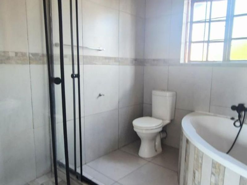House To Rent in Cashan Komatie rivier, Rustenburg, North West - Photo 6