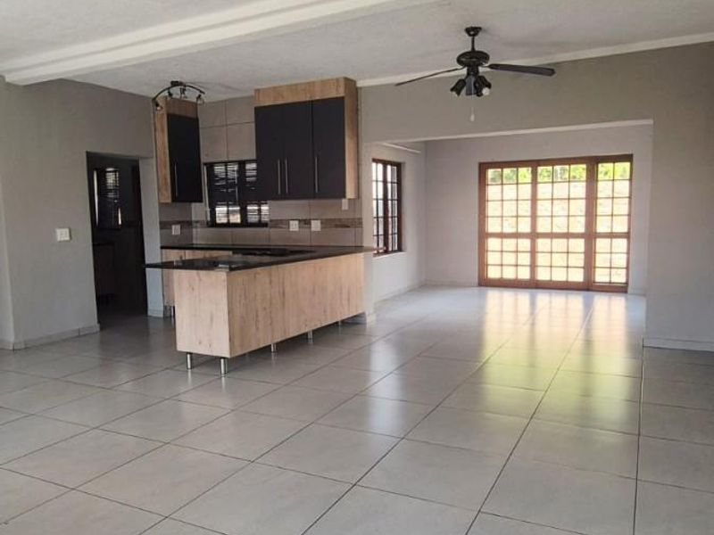 House To Rent in Cashan Komatie rivier, Rustenburg, North West - Photo 4