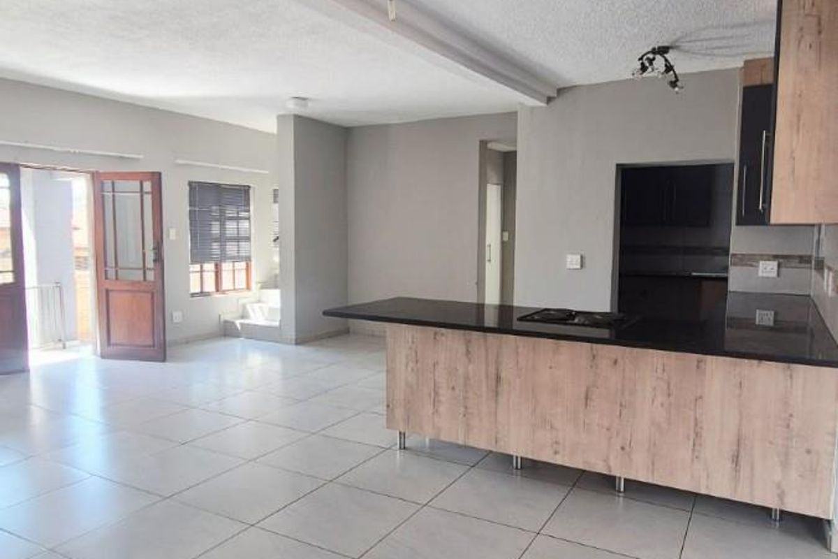 House To Rent in Cashan Komatie rivier, Rustenburg, North West - Photo 3