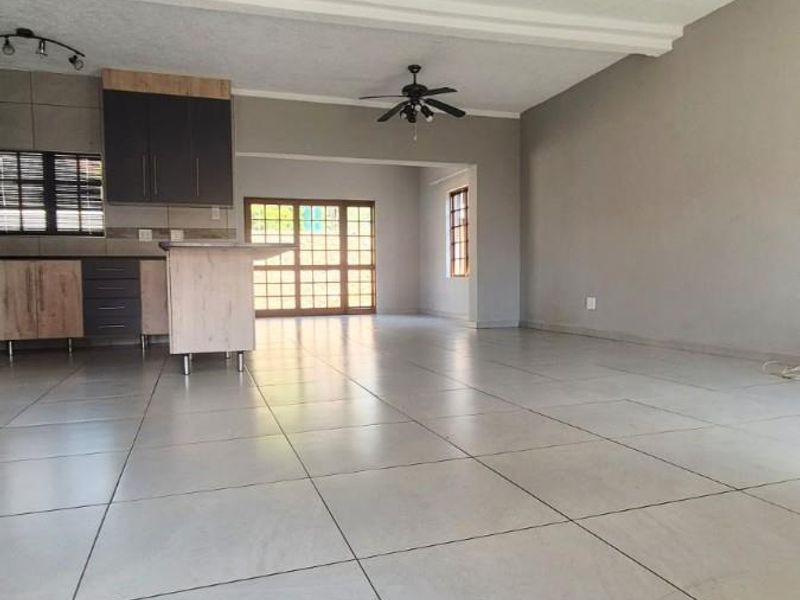 House To Rent in Cashan Komatie rivier, Rustenburg, North West - Photo 5