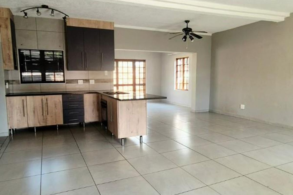 House To Rent in Cashan Komatie rivier, Rustenburg, North West - Photo 2