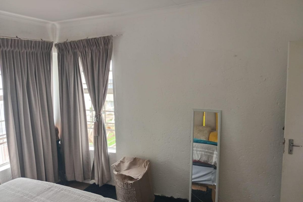 Apartment For Sale in Rembrandt Park, Johannesburg - Photo 3