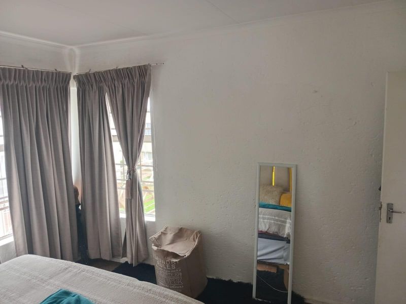 Apartment For Sale in Rembrandt Park, Johannesburg - Photo 3