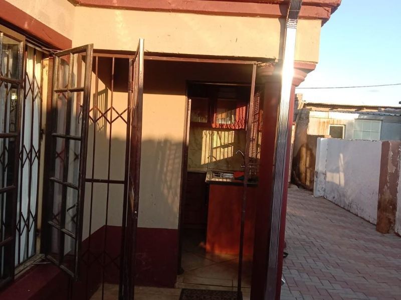House For Sale in Soshanguve MM, Soshanguve - Photo 2