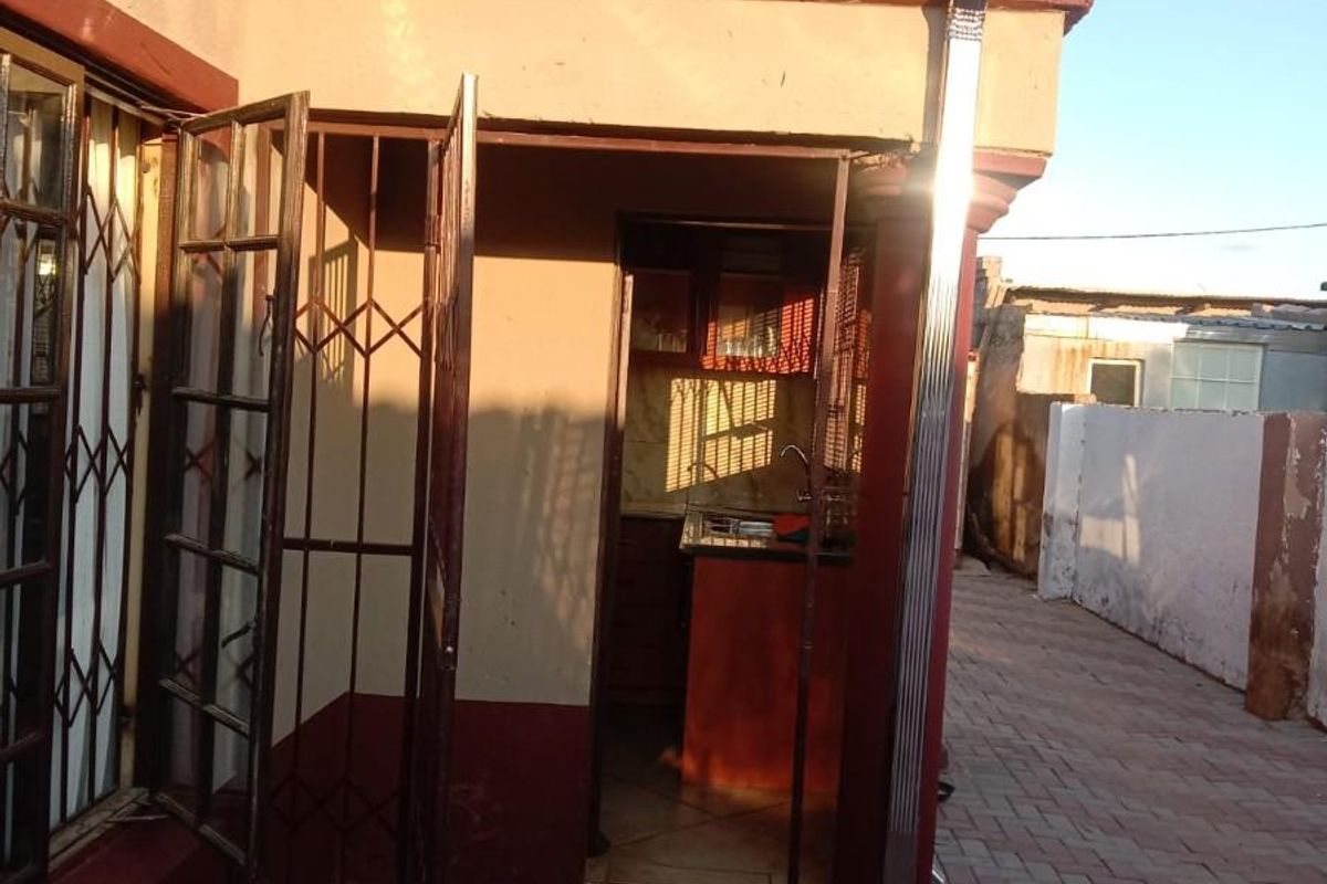 House For Sale in Soshanguve MM, Soshanguve - Photo 2