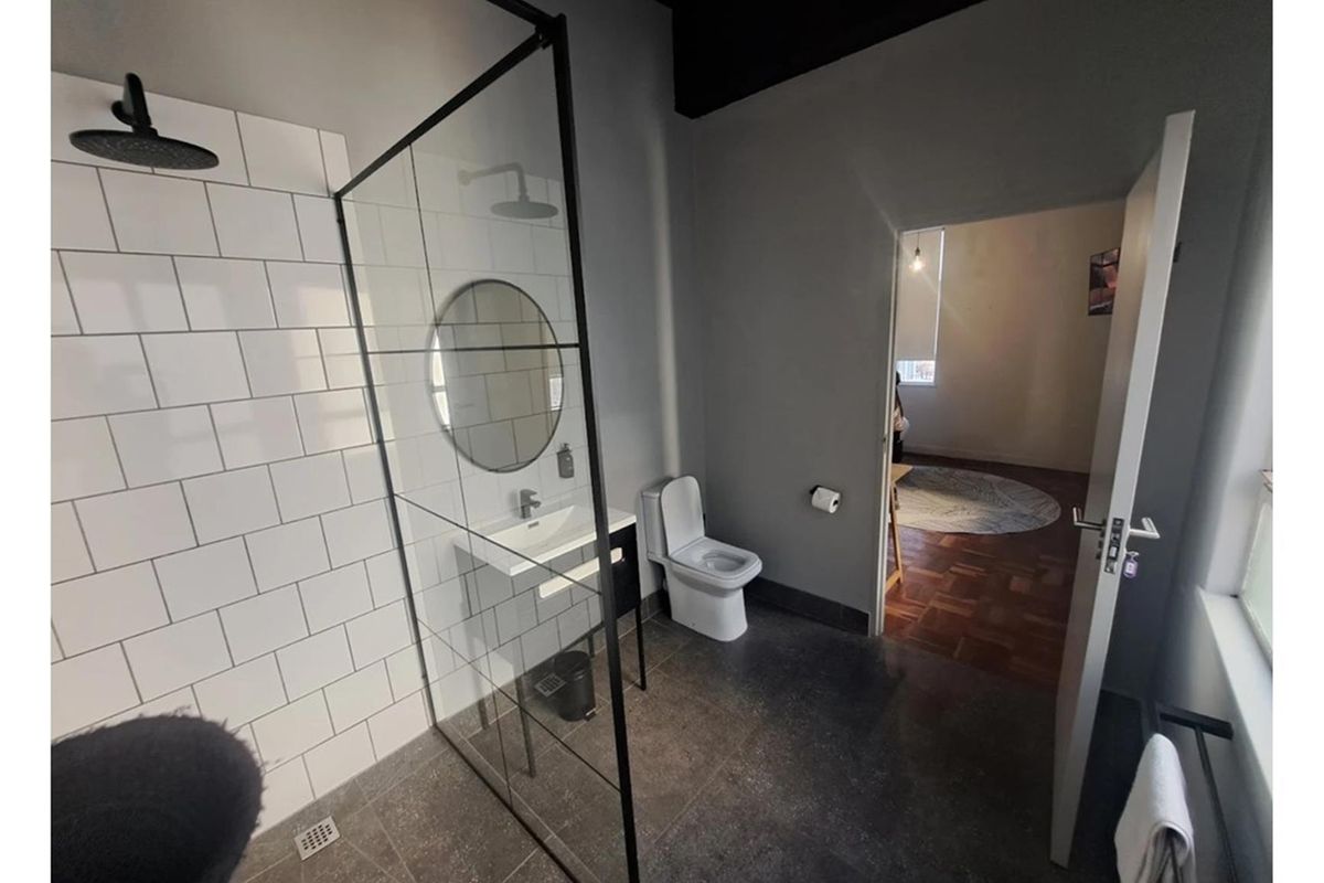 Studio Apartment - Prime Investment Opportunity in Cape Town CBD - Photo 3