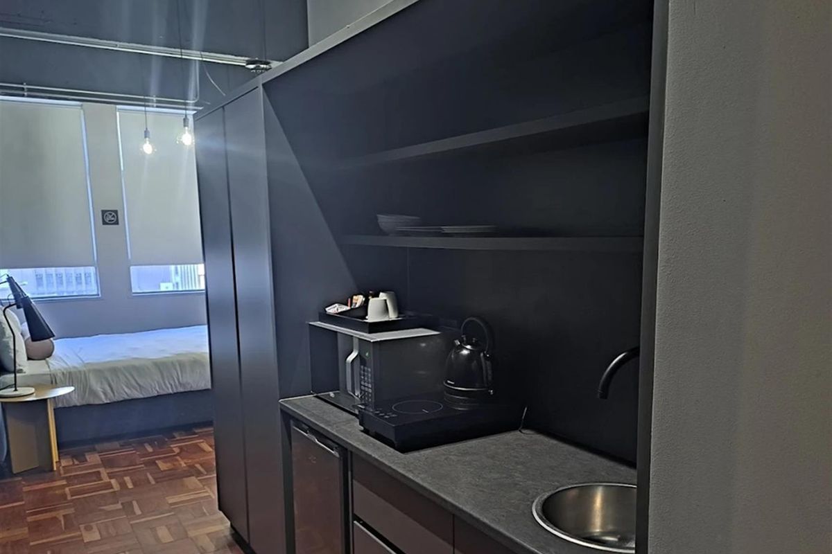 Studio Apartment - Prime Investment Opportunity in Cape Town CBD - Photo 4