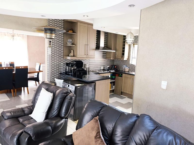 HOUSE FOR SALE, GREENGATE EXT MULDERSDRIFT - Photo 9