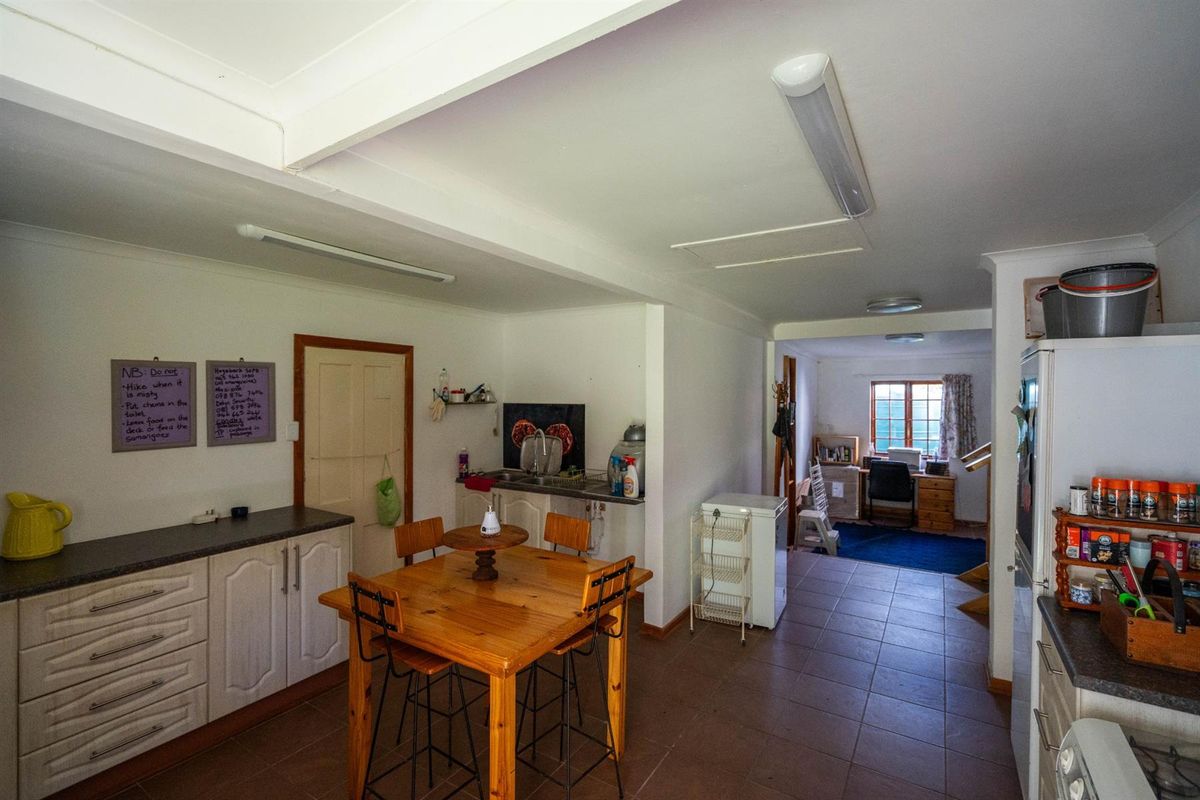 Peaceful dual living home with private waterfalls (furnished) - Photo 4