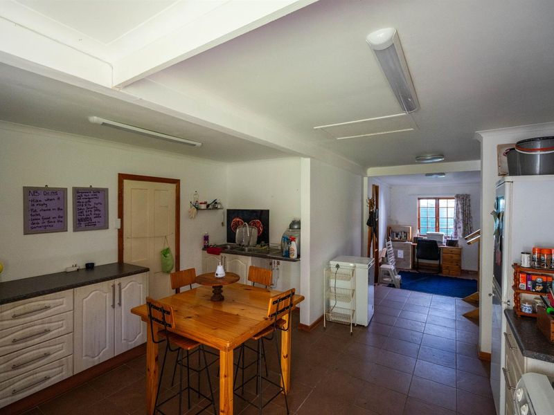 Peaceful dual living home with private waterfalls (furnished) - Photo 4