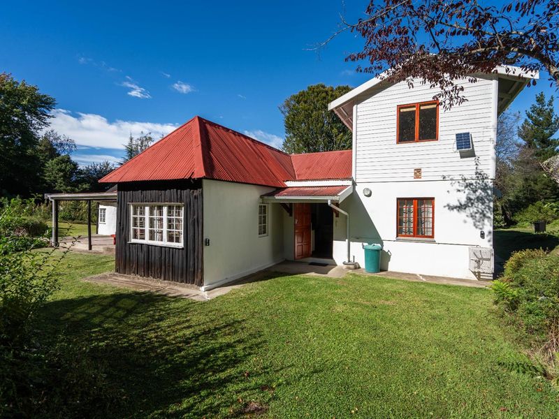 Peaceful dual living home with private waterfalls (furnished) - Photo 3