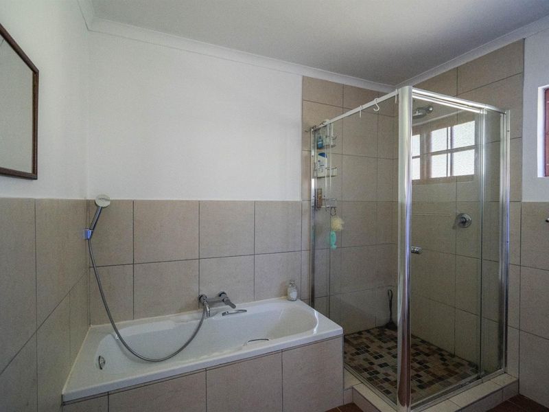 Peaceful dual living home with private waterfalls (furnished) - Photo 7